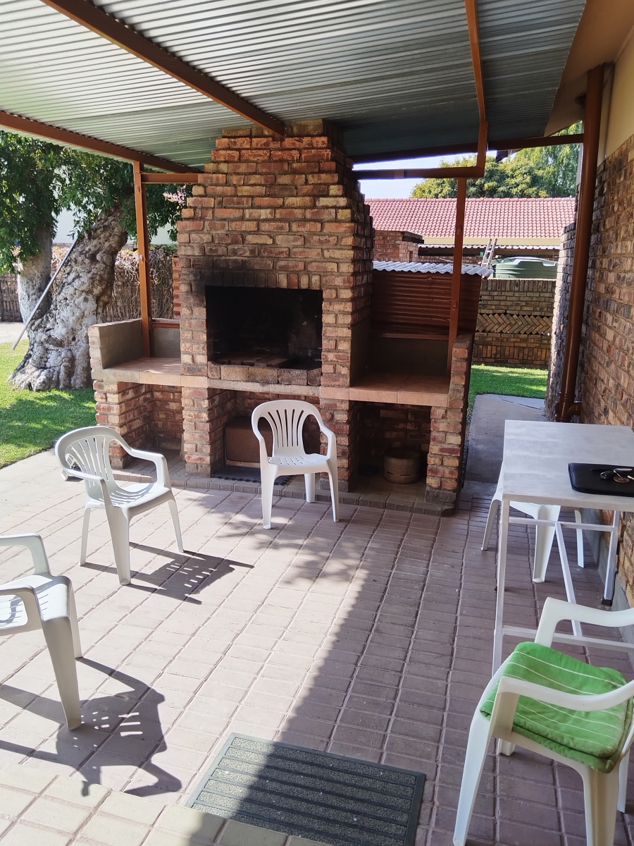 4 Bedroom Property for Sale in Jan Kempdorp Northern Cape